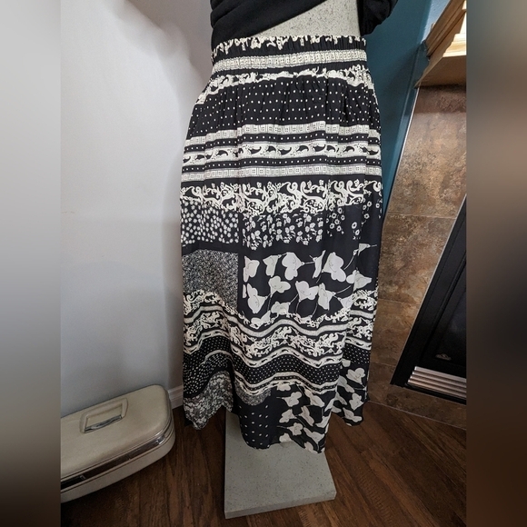 Vintage , 80s peasant maxi skirt,  lined black & white patchwork, size M - Picture 6 of 7